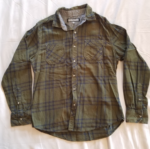 Green flannel - Picture 1 of 3